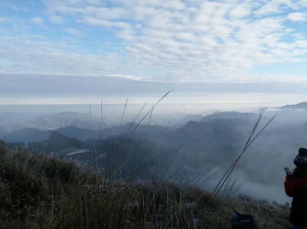 登山望天阔